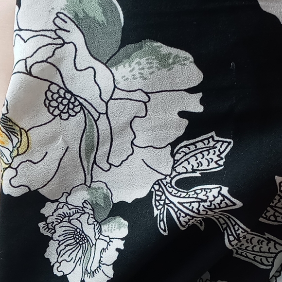 Indulge Floral off shoulder Blouse - Picture 13 of 13